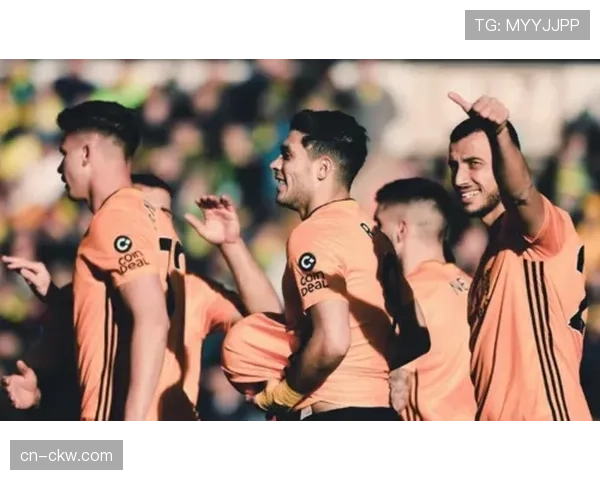 康涅狄克阳光队季前训练营重点演练快速反击战术，主教练强调攻防转换效率